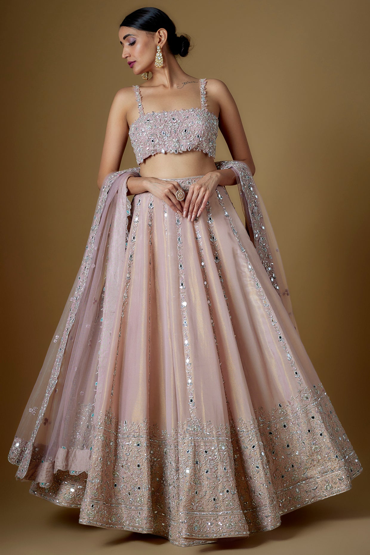 ROOYI SHISHA LEHENGA